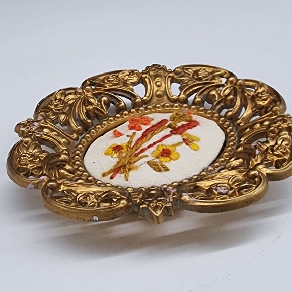 Vintage Cameo Creation Floral Embroidery Picture Frame Plastic Filigree - Picture 10 of 11